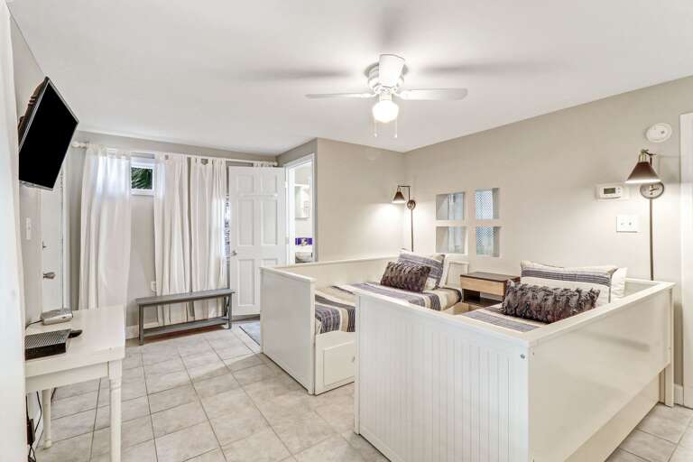 Twin size beds in the lower floor Twin size beds in the lower floor