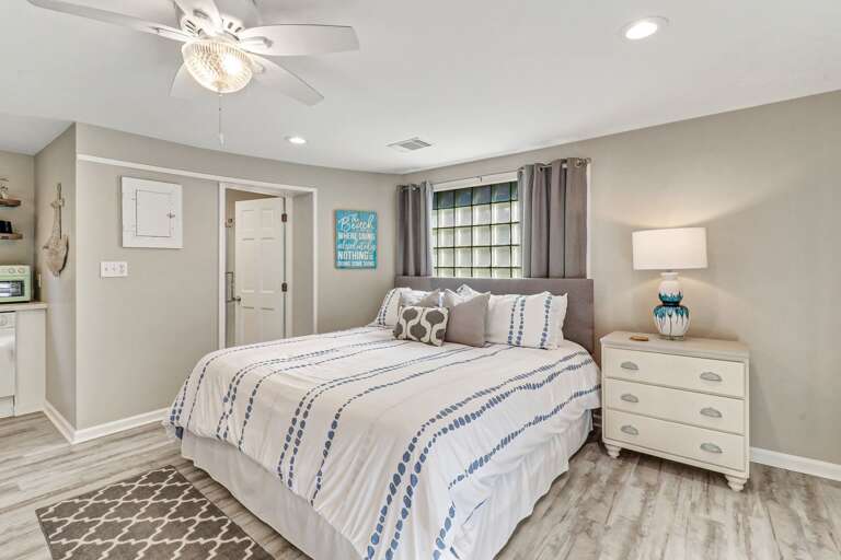 King Size bed. Private bathroom access