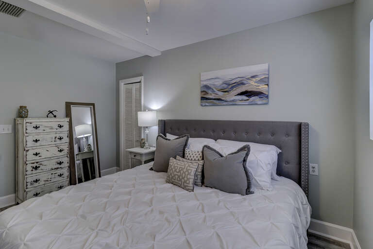 Second guest bed room.  Second guest bed room.