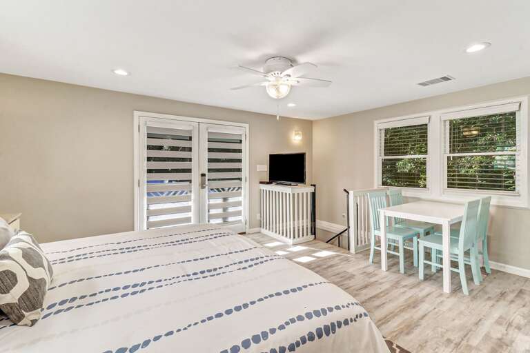 Newly renovated guest house. King size bed Newly renovated guest house. King size bed