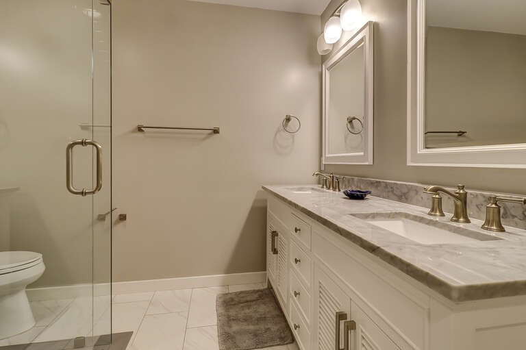 Master bathroom. Master bathroom.