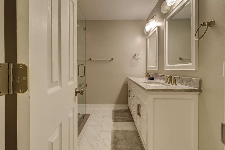 Master bathroom. Master bathroom.