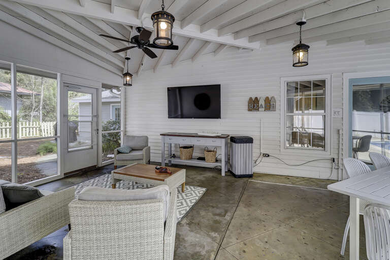 Screen in porch with flat screen TV and poolside bar.  Screen in porch with flat screen TV and poolside bar.