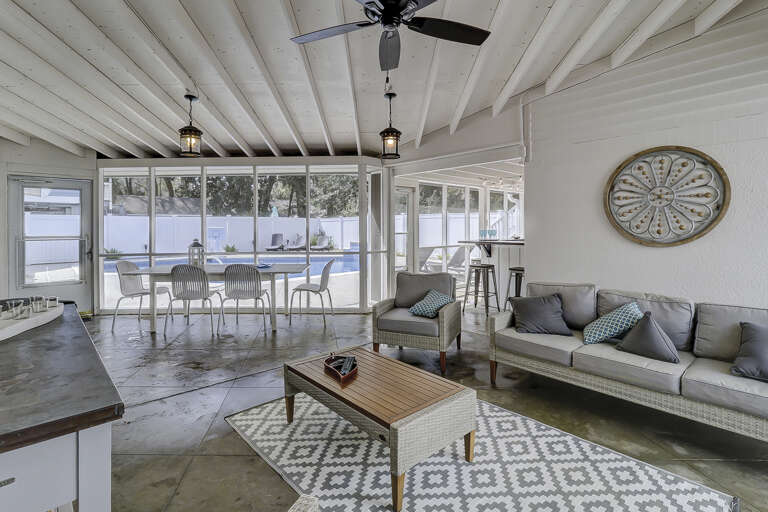 Screen in porch with flat screen TV and poolside bar.  Screen in porch with flat screen TV and poolside bar.