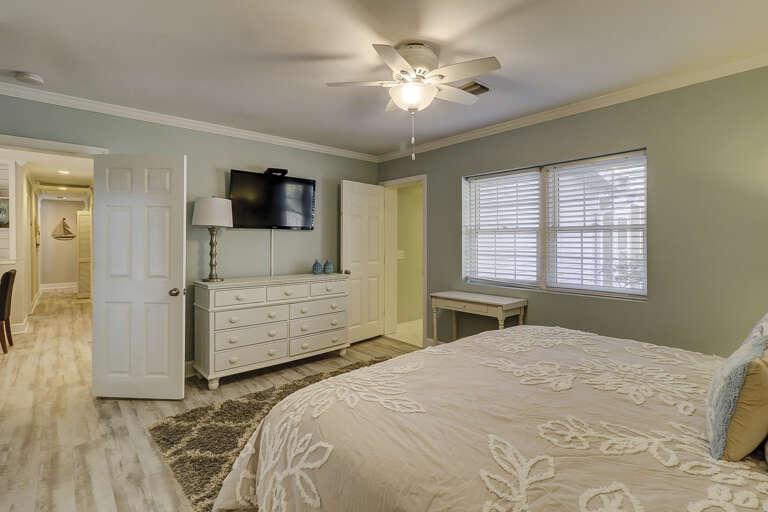 Nice spacious Master bedroom.   Nice spacious Master bedroom.