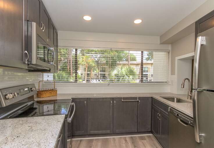 • Kitchen : Coffee Maker, Cookware, Full Kitchen, Microwave, Refrigerator, Dishwasher, Stove. • Kitchen : Coffee Maker, Cookware, Full Kitchen, Microwave, Refrigerator, Dishwasher, Stove.