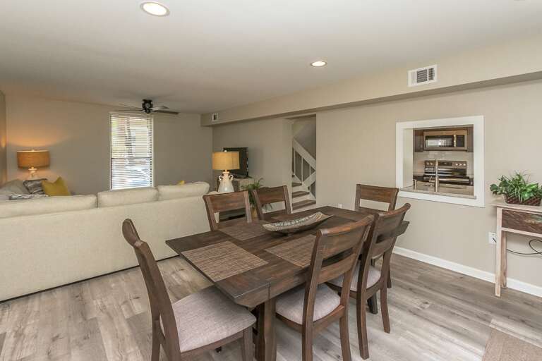 Dining area seats 6. Dining area seats 6.
