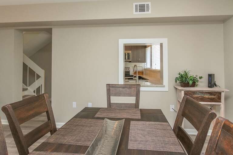 Beautiful wood dining table seats 6 .  Beautiful wood dining table seats 6 .
