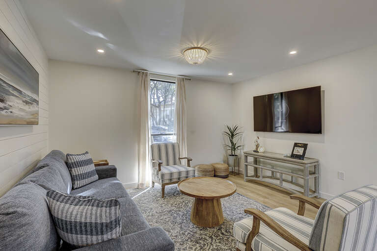 Cozy living space, recently renovated and perfect for hanging out!