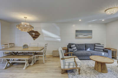 Cozy living and dining space, recently renovated and perfect for hanging out!