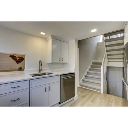 The kitchen is equipped with all the necessary items for a stay at the beach