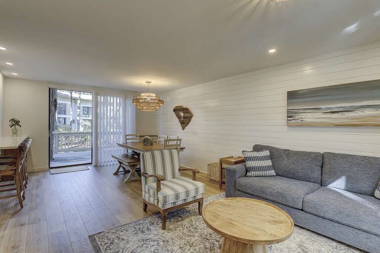 Cozy living and dining space, recently renovated and perfect for hanging out!