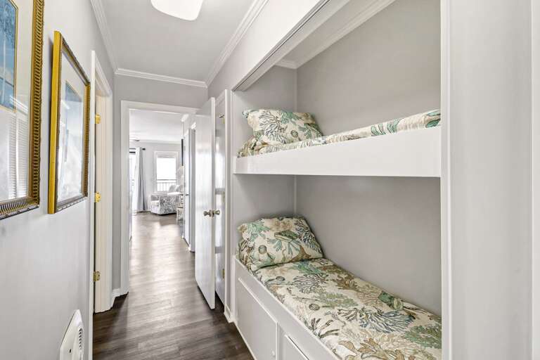 What small child wouldn't love to sleep in these bunk beds on vacation and create special memories!