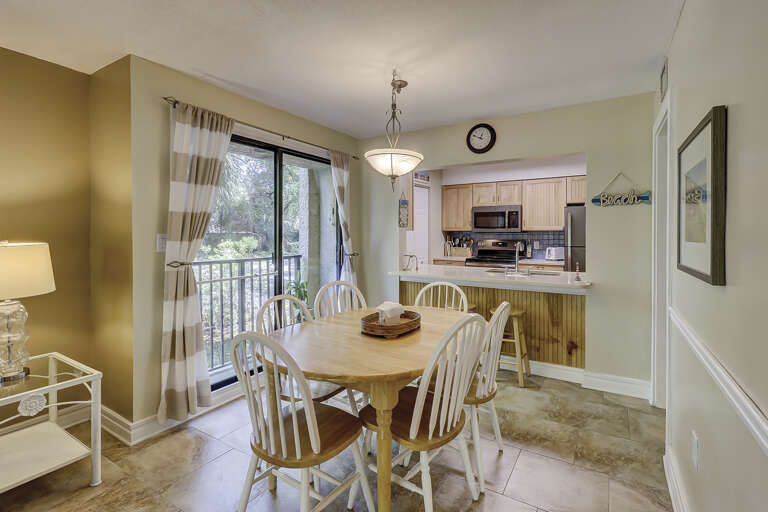 plenty of space for those family meals.   plenty of space for those family meals.