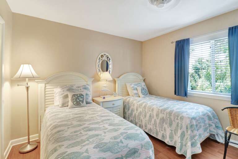 2 twin sized beds   2 twin sized beds