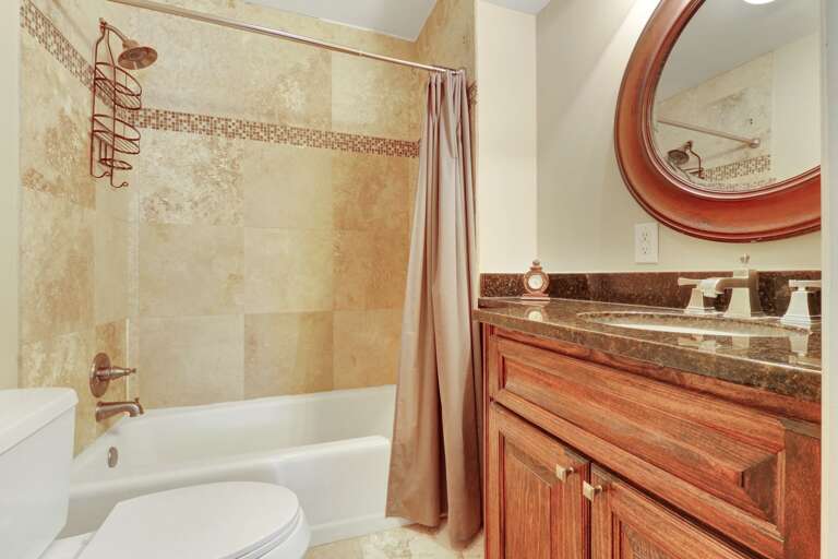 Large tub/shower combination and plenty of counterspace in this en-suite bathroom  Large tub/shower combination and plenty of counterspace in this en-suite bathroom