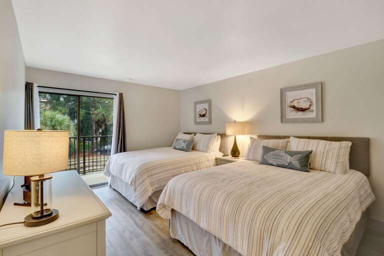 2 queen sized bedrooms and private balcony in the cozy, renovated 3rd bedroom.   