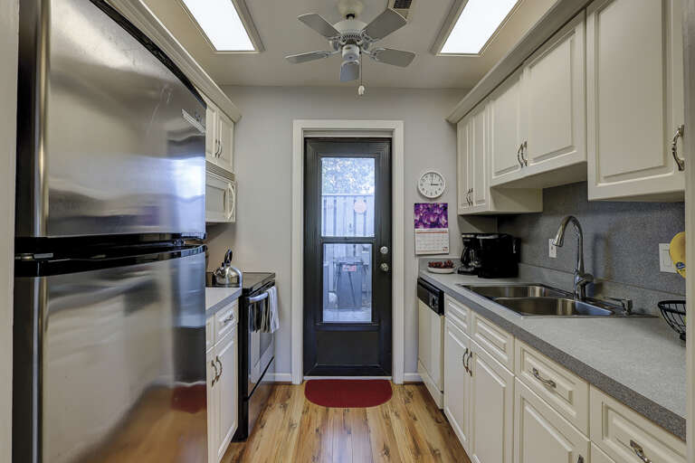 Fully equipped kitchen with all you need