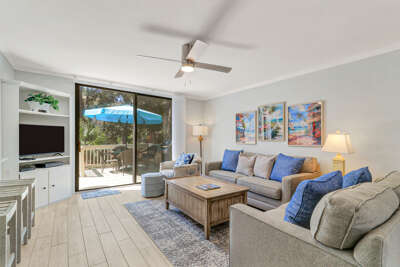 The open concept living room is great for hanging out!