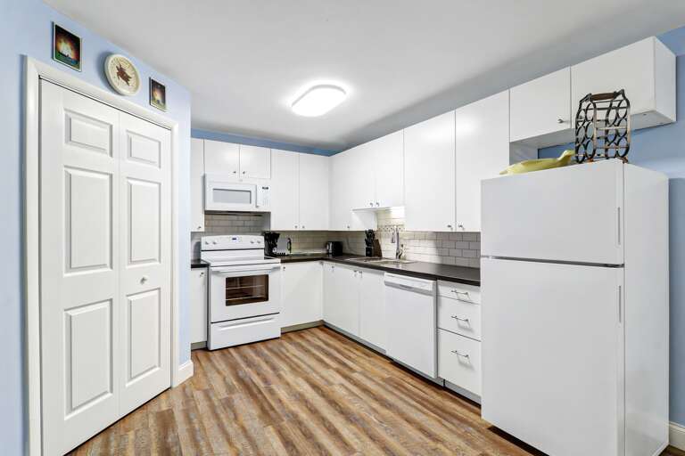 Fully equipped kitchen, for your meals away from home.