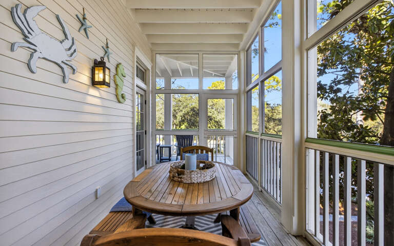 Your private screened porch offers peaceful dining with treetop viewsâperfect for morning coffee or evening meals surrounded by nature.