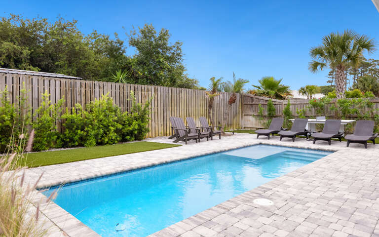 Private Poolside Paradise, Palm Trees, Plush Patio Loungers