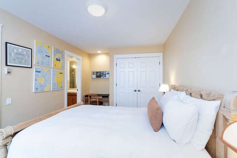 3rd bedroom with Queen bed and desk