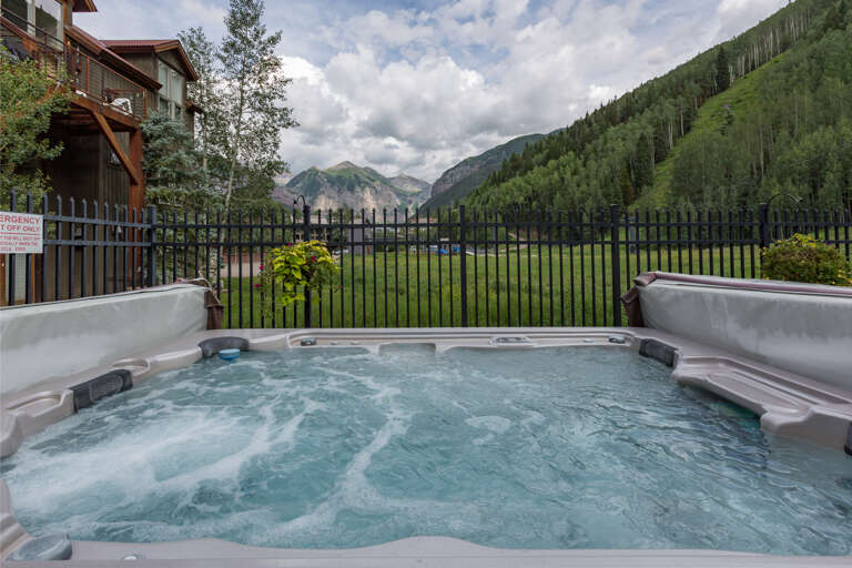 Etta Place Too hot tub is new and accommodates 10 people.