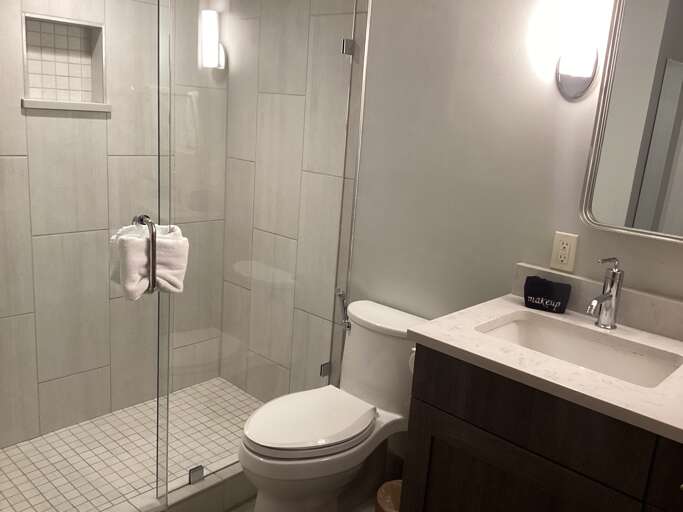 Downstairs full bath - shared between two King bedrooms Downstairs full bath - shared between two King bedrooms