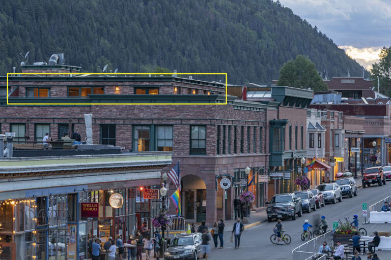 Enchanting Rooftop Penthouse location Enchanting Rooftop Penthouse location