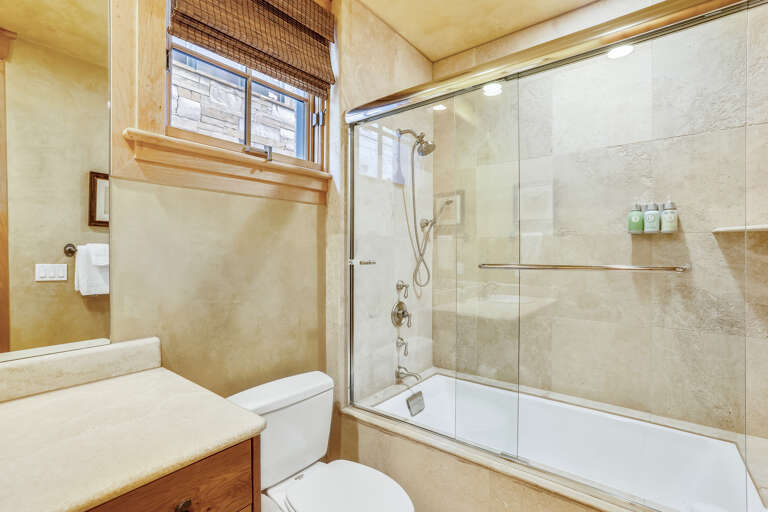 Bunk room ensuite bathroom