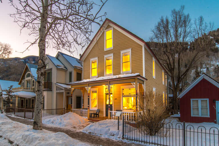 Finn Town Flats is among the best locations in all of Telluride. Just a half block from the Gondola and a half block from the Main Street. The perfect location for Winter or Summer!