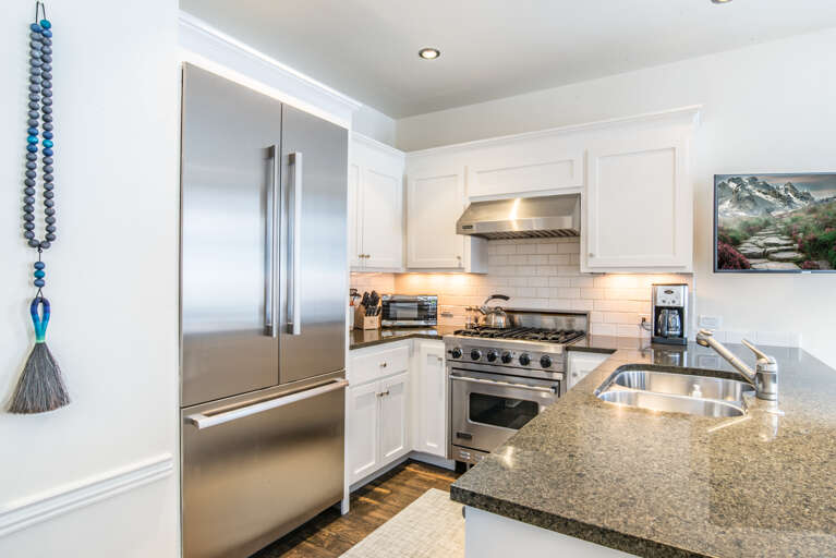 Kitchen with modern appliances including a Viking gas stove and Viking dishwasher.