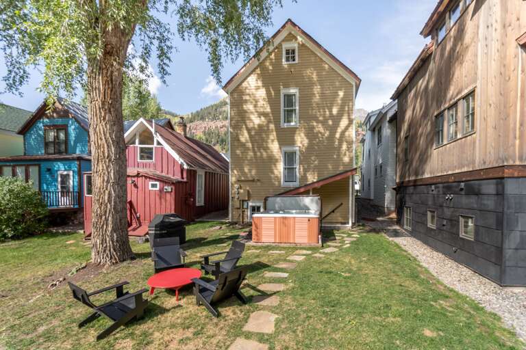 Finn Town Flats has a large back lawn for your enjoyment.