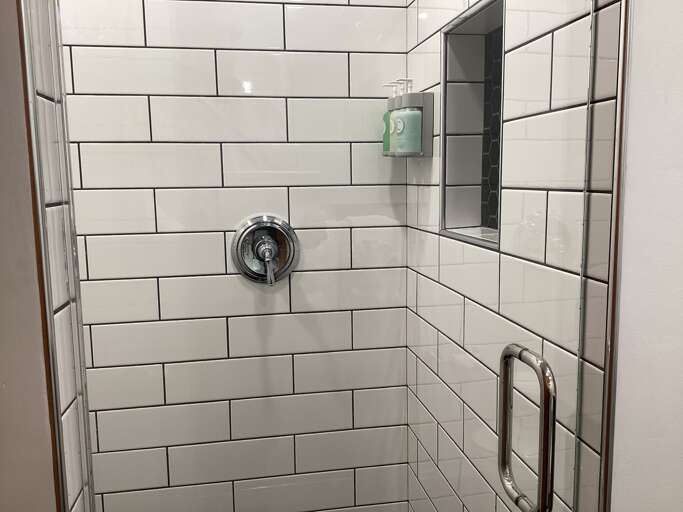 New guest shower 2023