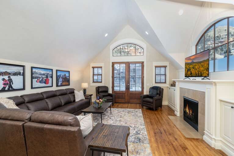 Beautiful, comfortable living area for a large family!  Beautiful, comfortable living area for a large family!
