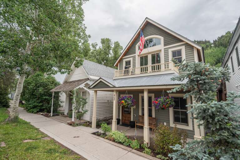 Talk about the perfect Telluride location! Just a half-block from the Gondola and only a half-block from the Main Street! Talk about the perfect Telluride location! Just a half-block from the Gondola and only a half-block from the Main Street!