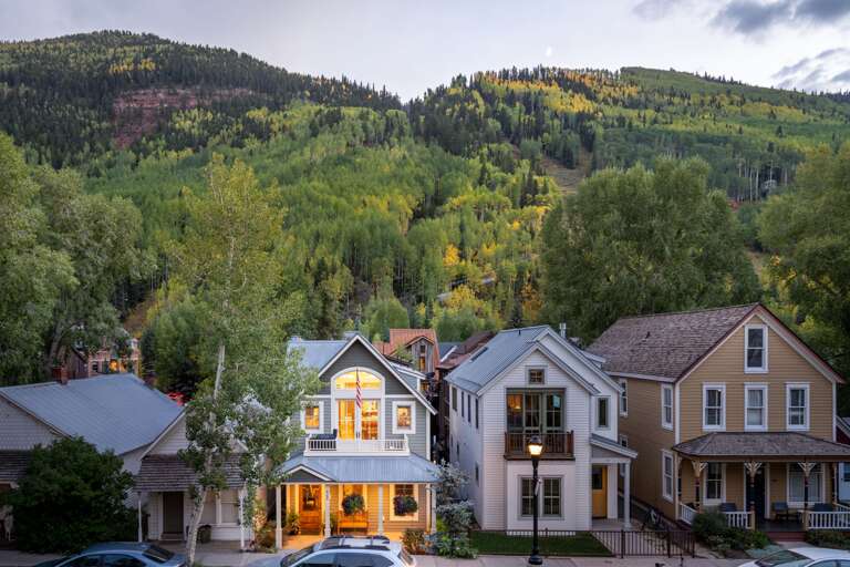 Lift 8 Lodge is a wonderful 4 bedroom home with the ski mountain as a back drop. As good as it gets here in Telluride!