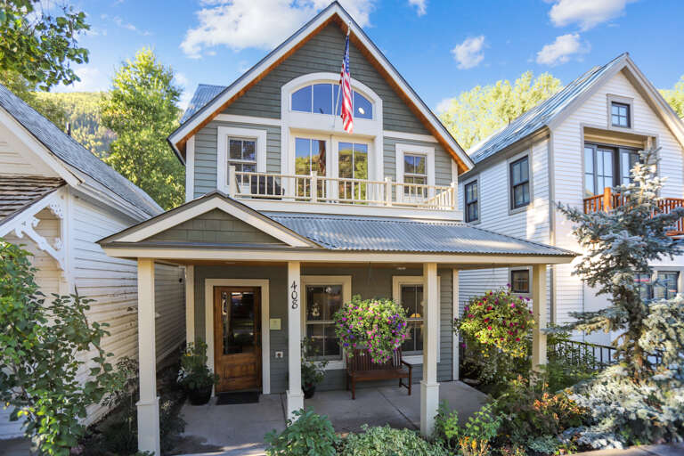 You will feel welcomed as our guest at this exceptional rental home. You will feel welcomed as our guest at this exceptional rental home.