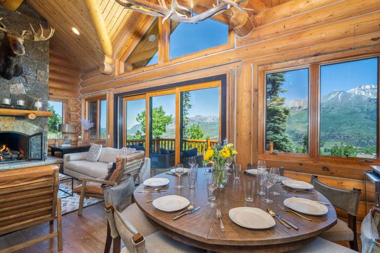 Grand Living and Dining Areas with massive views! Grand Living and Dining Areas with massive views!