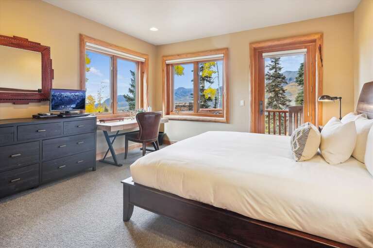 Lower Level - 3rd bedroom West - King bed.