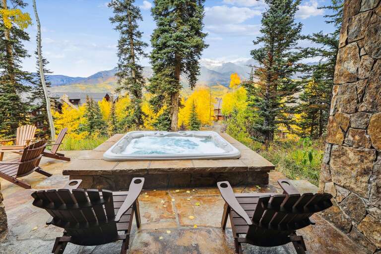 Great outdoor space, spring summer, fall or winter!