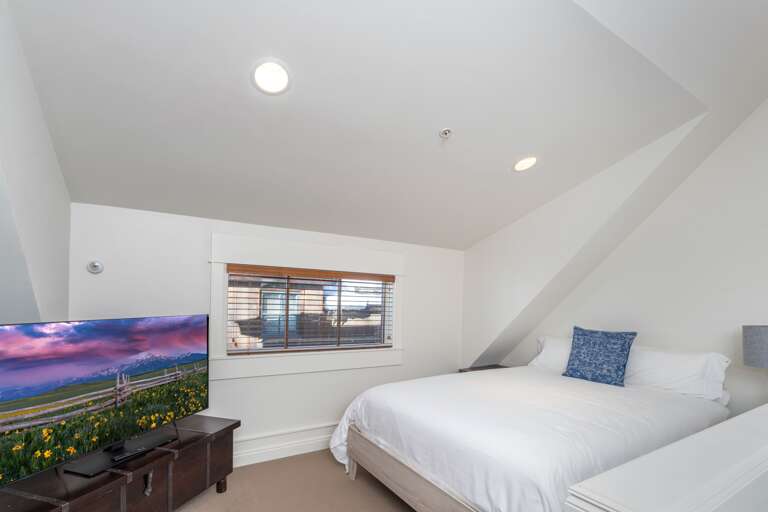 Loft area with Queen bed. A full bath the next level down. Loft area with Queen bed. A full bath the next level down.