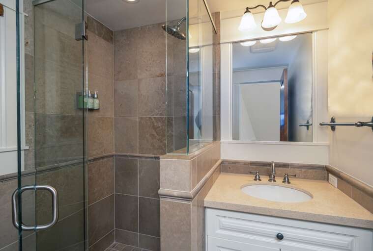 4th full bath. Loft area is one level up. 4th full bath. Loft area is one level up.