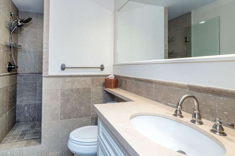 Ensuite bathroom associated with 2nd bedroom (King) Ensuite bathroom associated with 2nd bedroom (King)