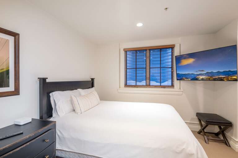 3rd Guest  Suite with Queen bed