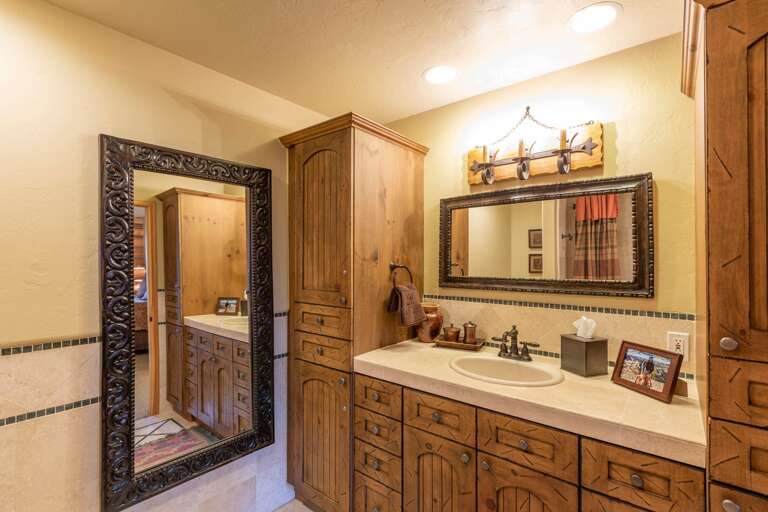 2nd master King bedroom bath with separate tub and shower.