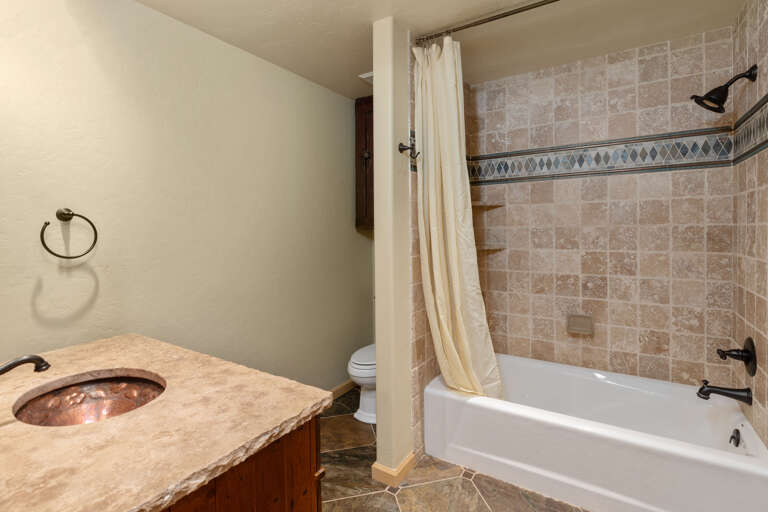 Split King bathroom