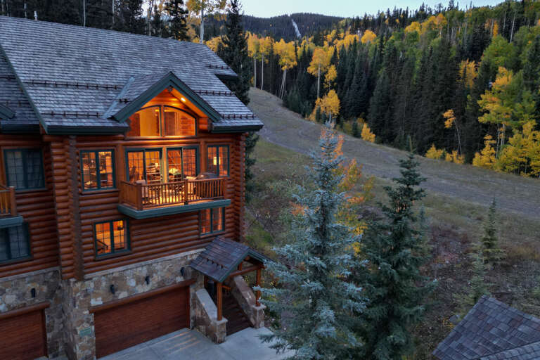 First Tracks is located on the Sundance ski run. A wonderful location for for hiking too! It lives like a stand alone home. First Tracks is located on the Sundance ski run. A wonderful location for for hiking too! It lives like a stand alone home.