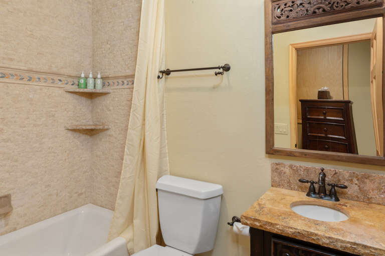 Queen bedroom ensuite bathroom Queen bedroom ensuite bathroom